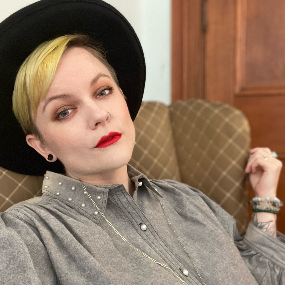 Meet your Posher, Elisha